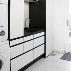 Platinum White laminat ST980, eg sort lak. Profil grebsfri