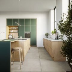 Grøn linoleum, eg natur lak. Profil L11