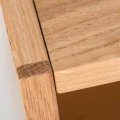 Reol med massiv forkant