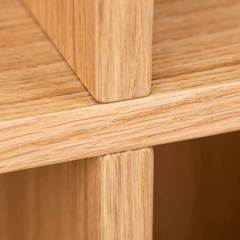 Reol med hylde og skillerum