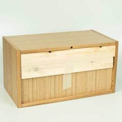 Bagside af reol med ophæng