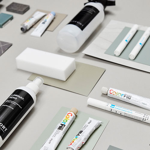 Information om vedligeholdesle af laminat, linoleum og finer. Plejeprodukter til det professionelle marked. Der følger vejledninger med til alle produkterne. Produkterne kan købes hos Riisfort